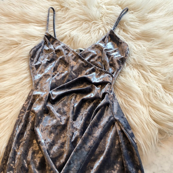 ❌SOLD ❌ Ruched wrap dress - Picture 3 of 7